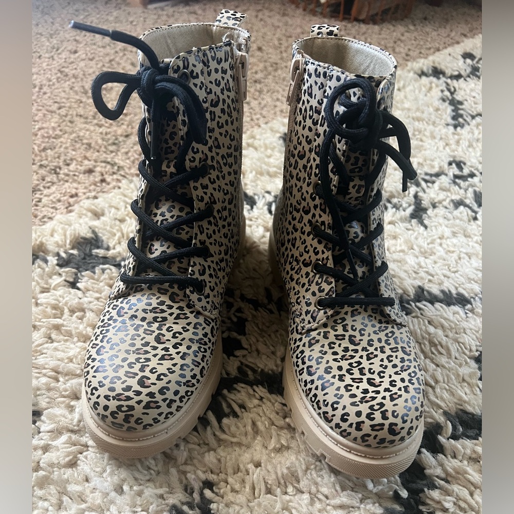 Serra Leopard Cheetah print  ankle bootie boots size 4